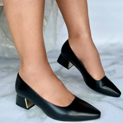 Czółenka ze skóry na niskim obcasie - KOTYL 1701 CZARNE