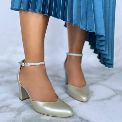 Ślubne czółenka z ozdobnym paseczkiem - KOTYL 1291 PERŁOWE