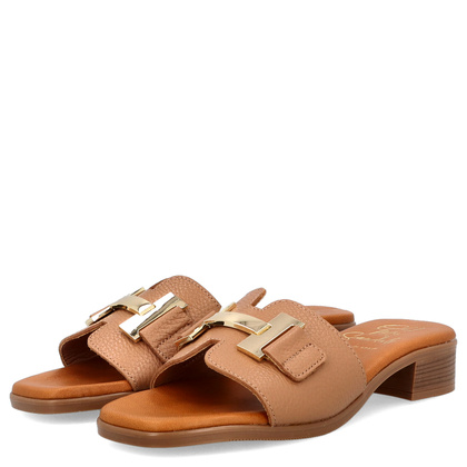 Skórzane klapki z ozdobą - OH! MY SANDALS 5605 JASNY BRĄZ