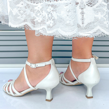 Skórzane sandałki do tańca na niskim obcasie - KOTYL 3823 PERŁOWE ECRU