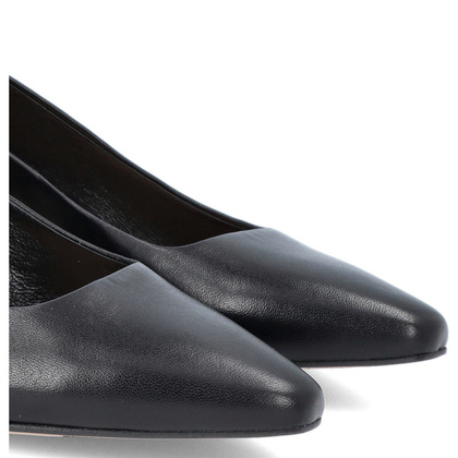 Czółenka ze skóry na niskim obcasie - KOTYL 1701 CZARNE