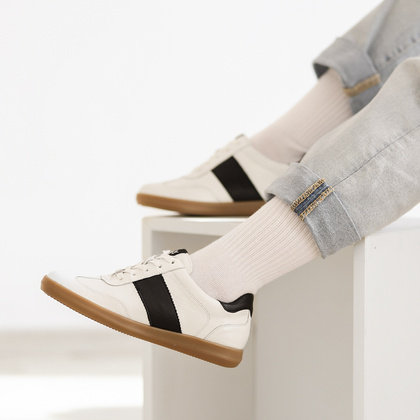 Wygodne trampki ze skóry - CAPRICE 9-23705-44 BIAŁE