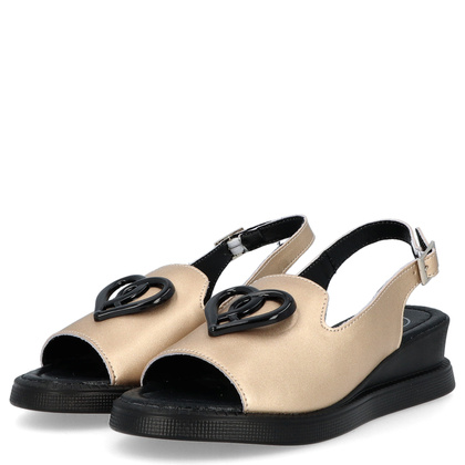 Lekkie sandały na wyższym spodzie - FILIPPO DS6069/25 ZŁOTE