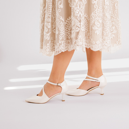 Ślubne buty na niskim obcasie - KOTYL 5441 ECRU PERŁOWE