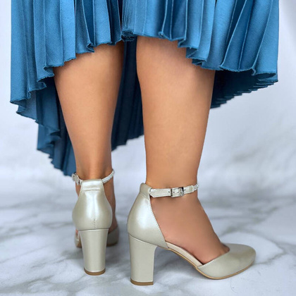 Ślubne czółenka z ozdobnym paseczkiem - KOTYL 1291 PERŁOWE