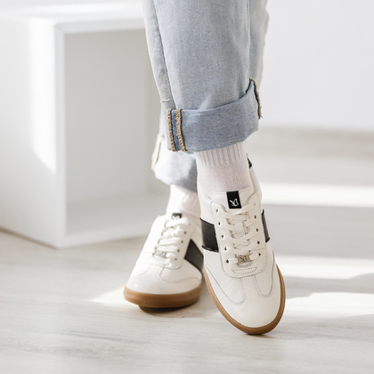 Wygodne trampki ze skóry - CAPRICE 9-23705-44 BIAŁE