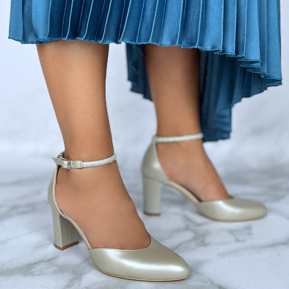 Ślubne czółenka z ozdobnym paseczkiem - KOTYL 1291 PERŁOWE