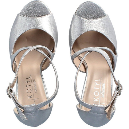Sandałki na słupku z paskami - KOTYL 5905 SREBRNE