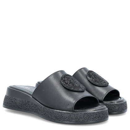 Skórzane klapki na platformie - FILIPPO DK6987/25 CZARNE