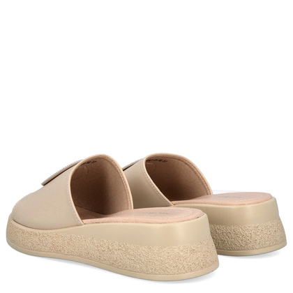 Skórzane klapki na platformie - FILIPPO DK6987/25 BEŻOWE