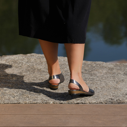 Skórzane sandałki z asymetryczną cholewką - BOCCATO 167.590 METALICZNE