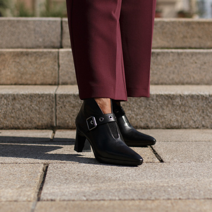 Hiszpańskie botki z wycięciem - HISPANITAS HI254244 CZARNE