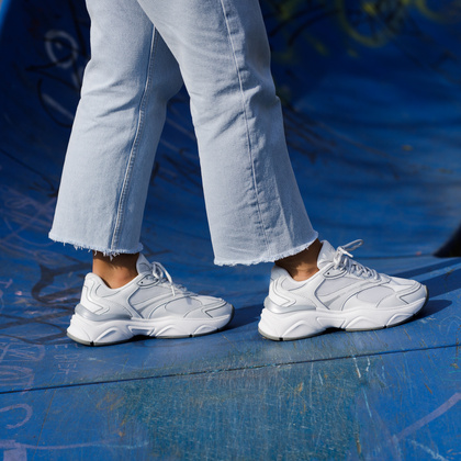 Sneakersy damskie - KARL LAGERFELD KOMET KL65624 41S BIAŁE