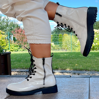 Lakierowane botki ze skóry - CAPRICE 9-25217-43 BIAŁE