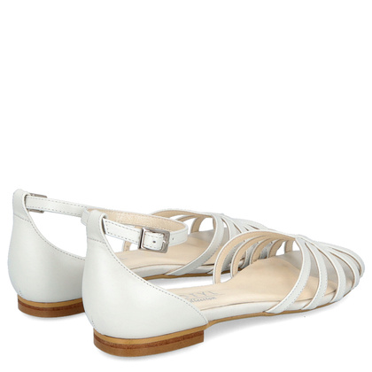 Ślubne sandałki na płaskim obcasie - KOTYL 0041 ECRU PERŁOWE