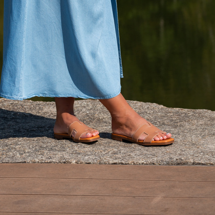 Wygodne klapki ze skóry - OH! MY SANDALS 5566 JASNY BRĄZ