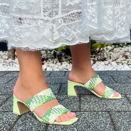 Stylowe klapki na obcasie - CAPRICE 9-27213-42 ZIELONE