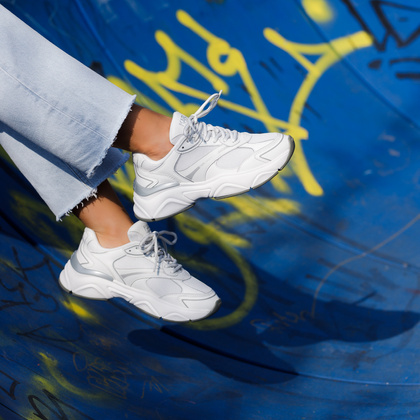 Sneakersy damskie - KARL LAGERFELD KOMET KL65624 41S BIAŁE