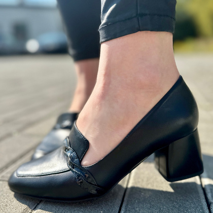 Skórzane półbuty na obcasie - KOTYL 2913 CZARNE