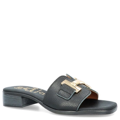 Skórzane klapki z ozdobą - OH! MY SANDALS 5605 CZARNE