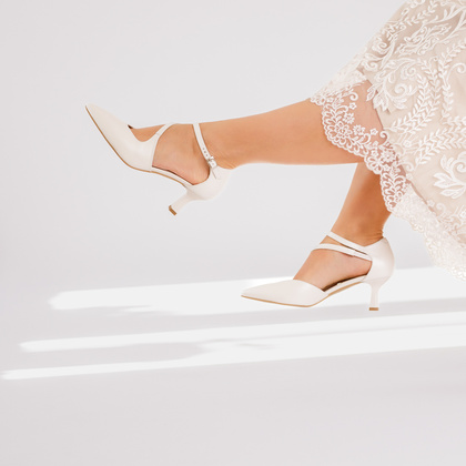 Ślubne buty na niskim obcasie - KOTYL 5441 ECRU PERŁOWE