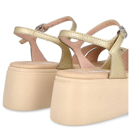 Hiszpańkie sandały na platformie - WONDERS A-3710 ZŁOTE