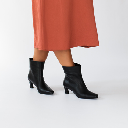Skórzane botki na obcasie - TYMOTEO G1076 CZARNE LICO