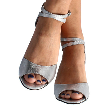 Sandałki na niskim słupku - KOTYL 3805 SREBRNE