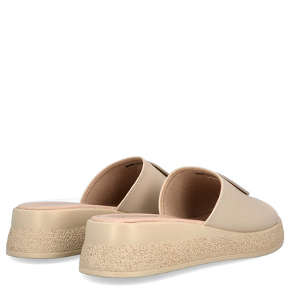 Skórzane klapki na platformie - FILIPPO DK6987/25 BEŻOWE