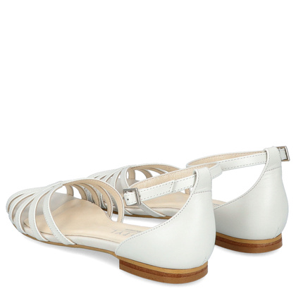 Ślubne sandałki na płaskim obcasie - KOTYL 0041 ECRU PERŁOWE