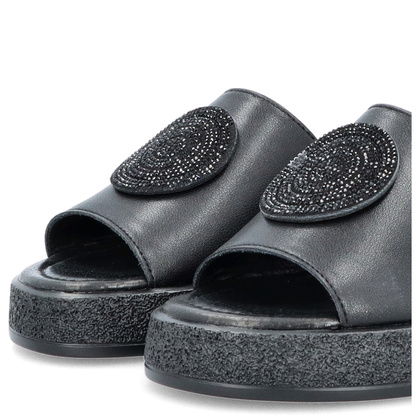 Skórzane klapki na platformie - FILIPPO DK6987/25 CZARNE