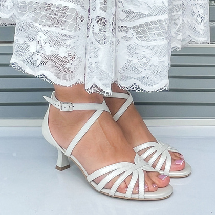 Skórzane sandałki do tańca na niskim obcasie - KOTYL 3823 PERŁOWE ECRU