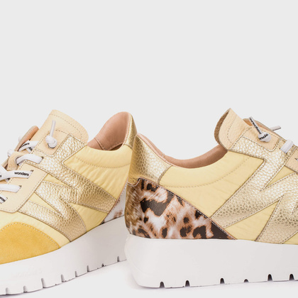 Hiszpańskie sneakersy premium - WONDERS A-24100 WANILIOWE