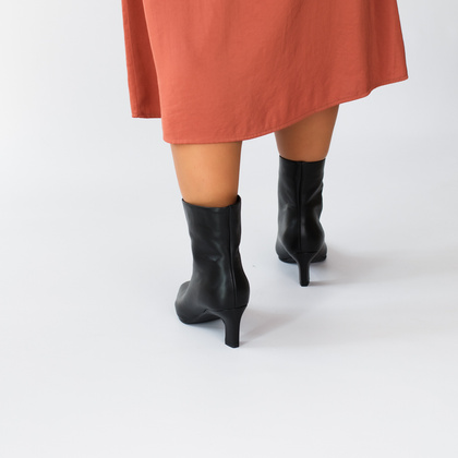 Skórzane botki na obcasie - TYMOTEO G1076 CZARNE LICO