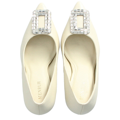 Klasyczne szpilki z ozdobą - MENBUR 24512 KREMOWE