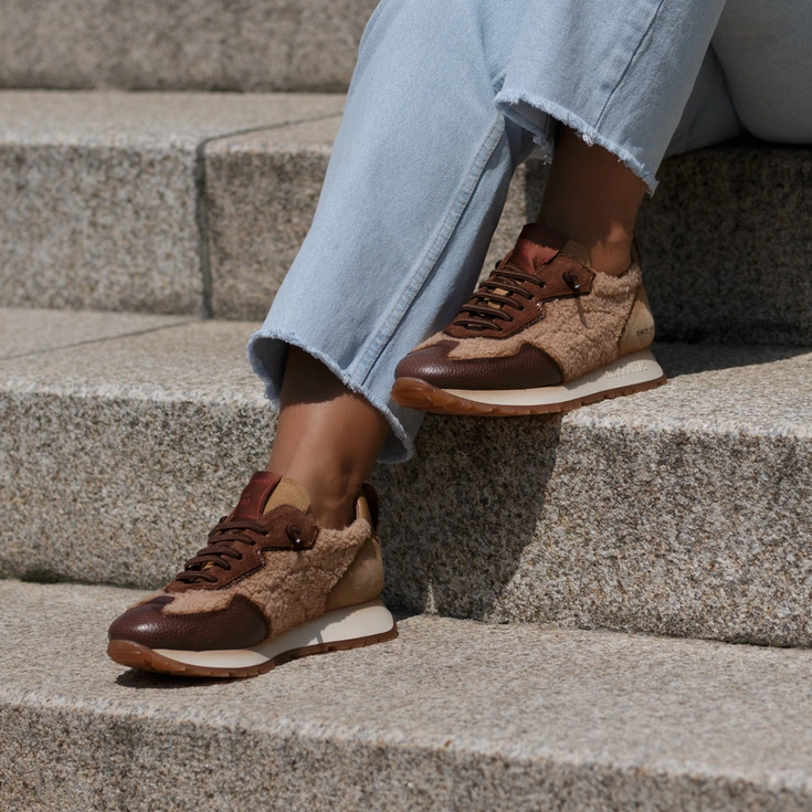 Hispanitas sneakersy z futerka czekoladowe – Black Friday -20%