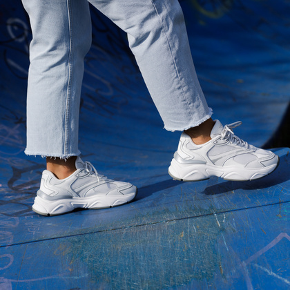 Sneakersy damskie - KARL LAGERFELD KOMET KL65624 41S BIAŁE