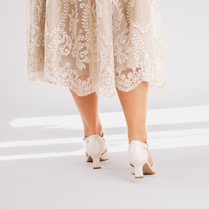 Ślubne buty na niskim obcasie - KOTYL 5441 ECRU PERŁOWE