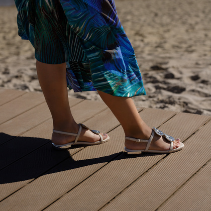 Skórzane sandałki z ozdobami - GIOSEPPO 72364 KREMOWE