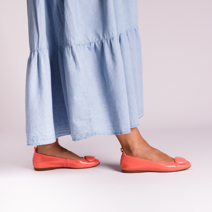 Hiszpańskie baleriny ze skóry lakierowanej - WONDERS A-86120 KORALOWE