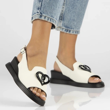 Lekkie sandały na wyższym spodzie - FILIPPO DS6069/25 BIAŁE