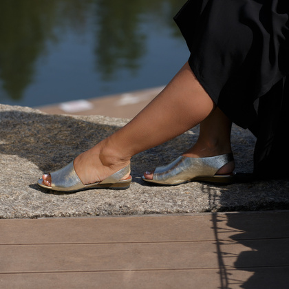 Skórzane sandałki z asymetryczną cholewką - BOCCATO 167.590 ZŁOTE