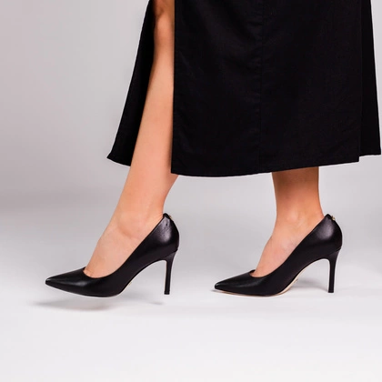 Czarne szpilki skórzane premium GUESS – eleganckie szpilki damskie