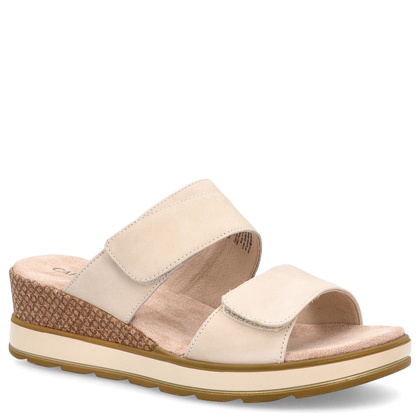 Wygdne klapki na koturnie - CAPRICE 9-27250-42 BEŻOWE