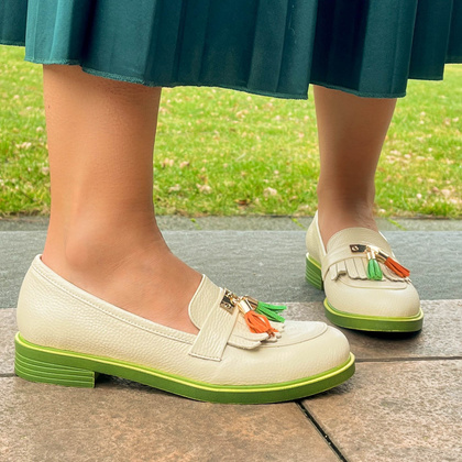 Skórzane mokasyny na kontrastowej podeszwie - TYMOTEO A1002 BEŻ+ZIELONY