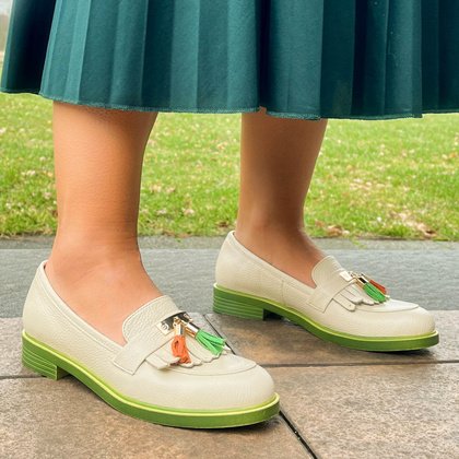 Skórzane mokasyny na kontrastowej podeszwie - TYMOTEO A1002 BEŻ+ZIELONY