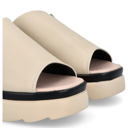 Skórzane klapki na obcasie - FILIPPO DK4616/24 BEŻOWE