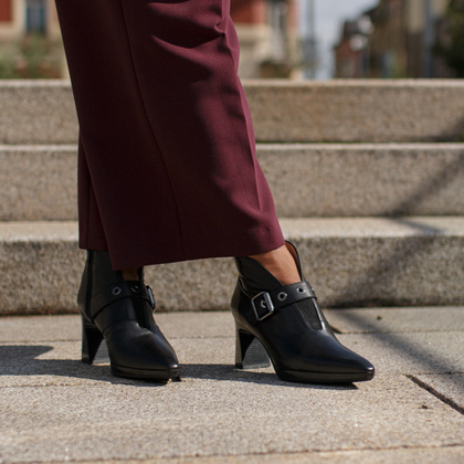 Hiszpańskie botki z wycięciem - HISPANITAS HI254244 CZARNE