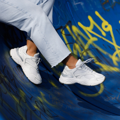 Sneakersy damskie - KARL LAGERFELD KOMET KL65624 41S BIAŁE