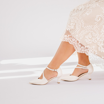 Ślubne buty na niskim obcasie - KOTYL 5441 ECRU PERŁOWE